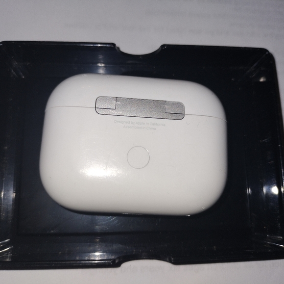 AirPods Pro 2nd Generation Charging Case *only* - Picture 3 of 8